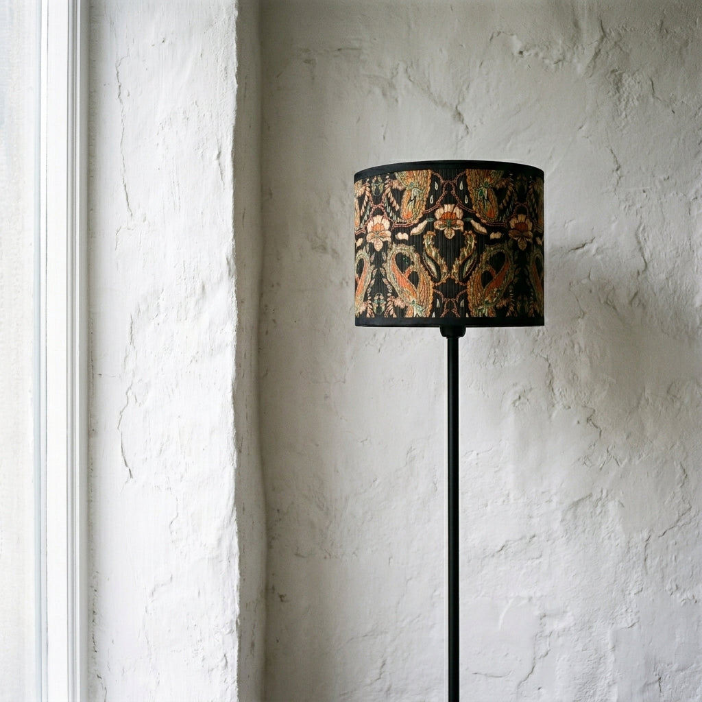 Abat-jour en bambou tressé noir motif exotique