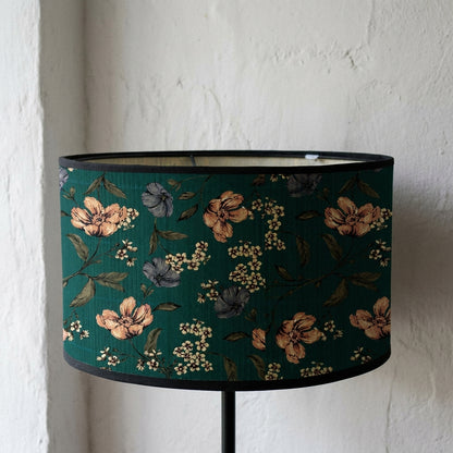 Abat-jour en bambou tressé vert motif fleur