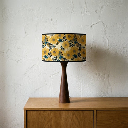 Abat-jour en bambou tressé motif fleur jaune