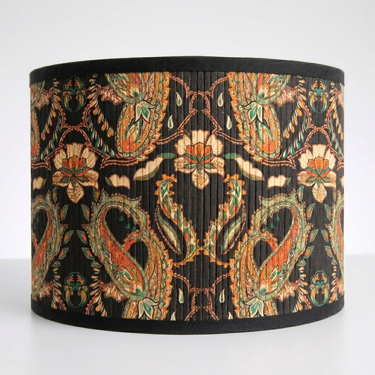 Abat-jour en bambou tressé noir motif exotique