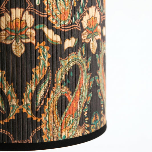 Abat-jour en bambou tressé noir motif exotique
